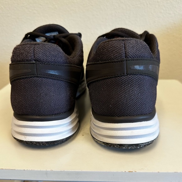 Pair of Nike men’s shoes size 13 read description no filter on pics - Picture 3 of 6